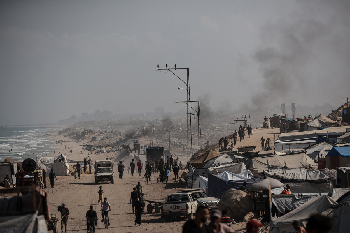 لا يزال الفلسطينيون يفرون نحو المناطق المركزية لقطاع غزة بسبب الهجمات العسكرية الإسرائيلية المكثفة في شمال غزة ، في 29 سبتمبر 2025 (عبد الله أبو ريش - وكالة أندمولو)