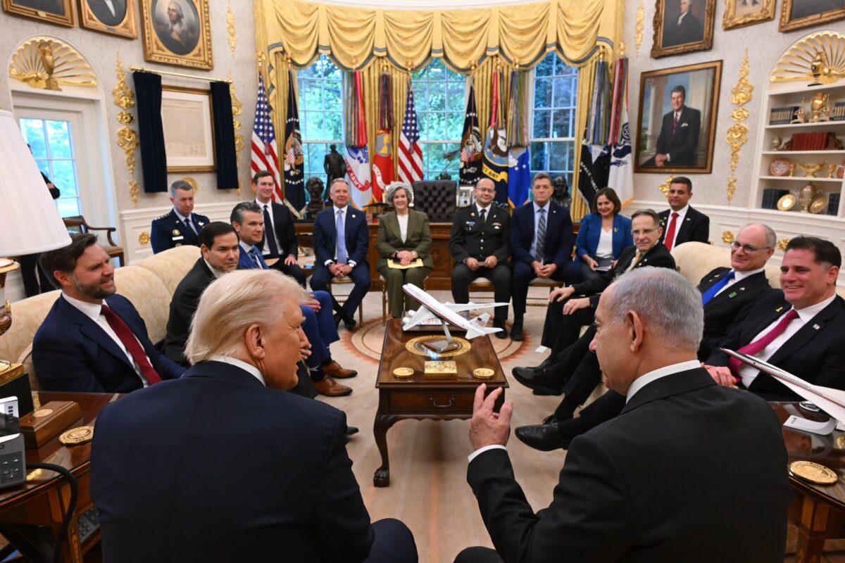 يجتمع رئيس الوزراء الإسرائيلي بنيامين نتنياهو مع الرئيس الأمريكي دونالد ترامب في البيت الأبيض في واشنطن العاصمة ، الولايات المتحدة في 29 سبتمبر 2025.