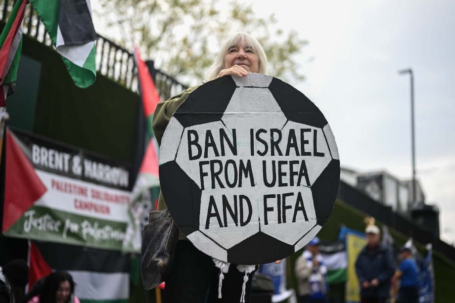 انتقد الفيفا والاتحاد الأوروبي لكرة القدم تجاهلهما للقانون الدولي من خلال الاستمرار في إدراج إسرائيل في المنافسة