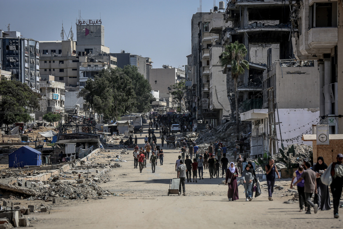 لا يزال الفلسطينيون يفرون من المناطق المدمرة بعد الهجمات الإسرائيلية على مدينة غزة ، غزة في 2 أكتوبر 2025. (سعيد MMT Jaras - وكالة Anadolu)