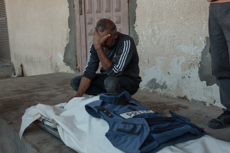 وتقول الأمم المتحدة: “إن غزة كانت المكان الأكثر دموية للصحفيين في أي صراع”.