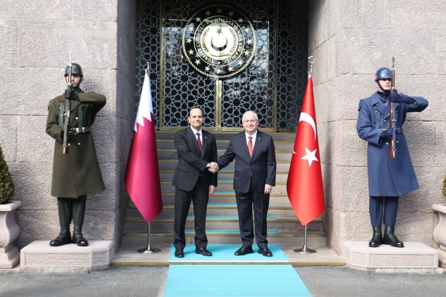وزيرا الدفاع التركي والقطري يجتمعان في أنقرة
