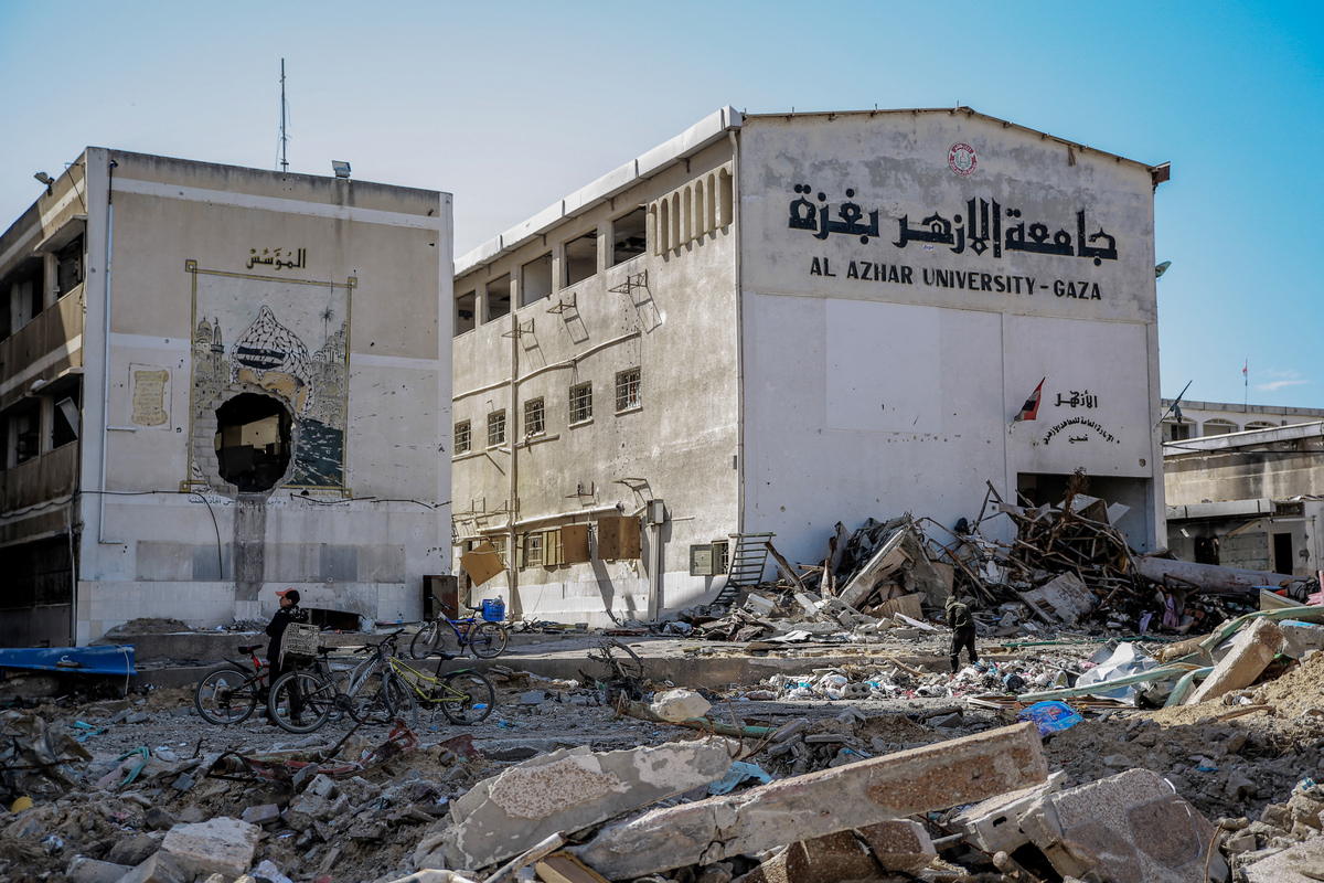 تُظهر صورة التقطت في 15 فبراير 2024 المبنى التالفة بجامعة الأزهر في مدينة غزة ، وسط الحرب المستمرة بين إسرائيل وحركة حماس الفلسطينية. (الصورة بواسطة -/AFP عبر Getty Images)
