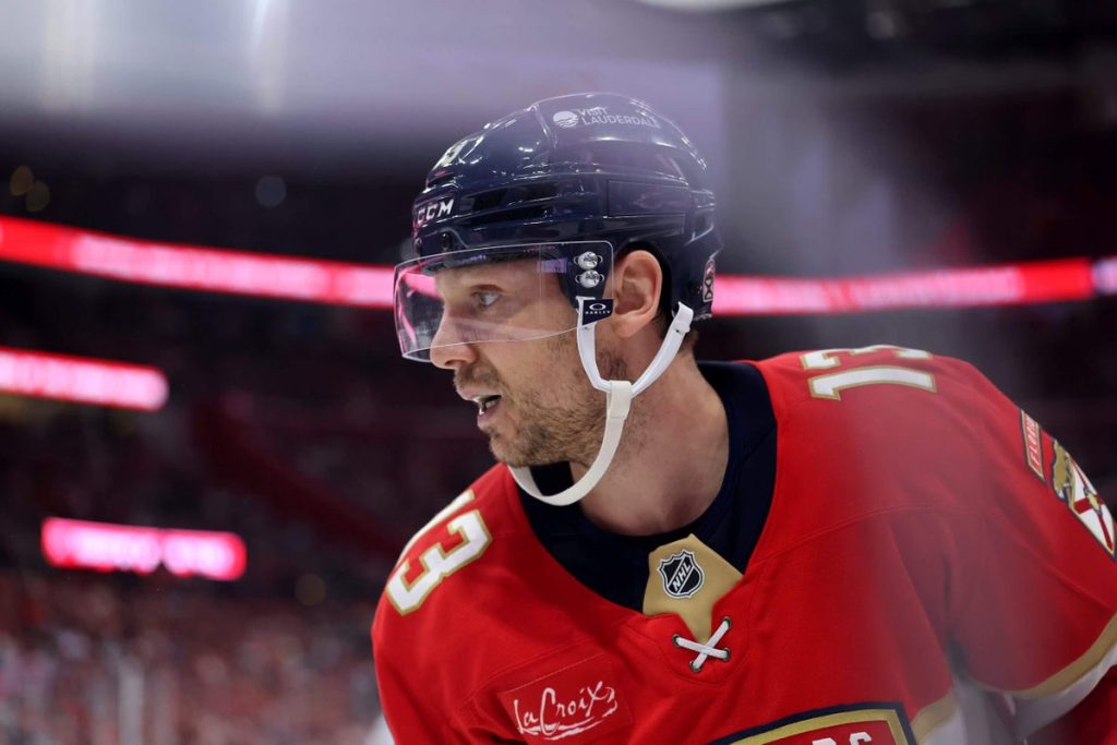 ما تعلمناه عن NHL في أكتوبر: مشكلة Sam Reinhart، البداية الساخنة لـ Mammoth