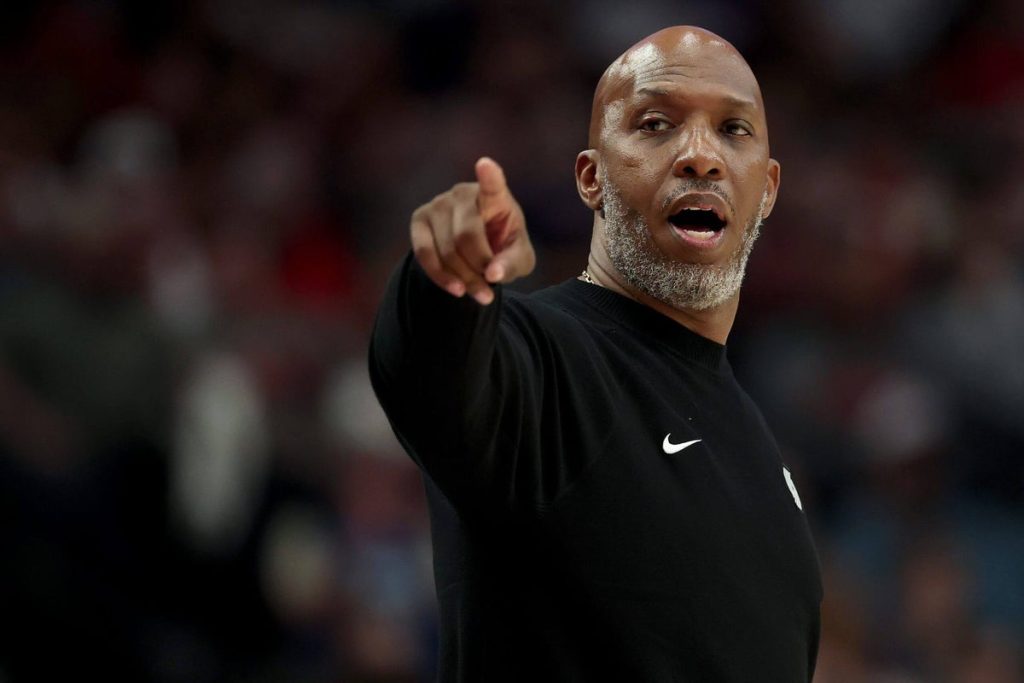 يقوم مدرب الدوري الاميركي للمحترفين تشونسي بيلوبس بتعيين محامي الدفاع الذي عمل لدى ترامب، جولياني