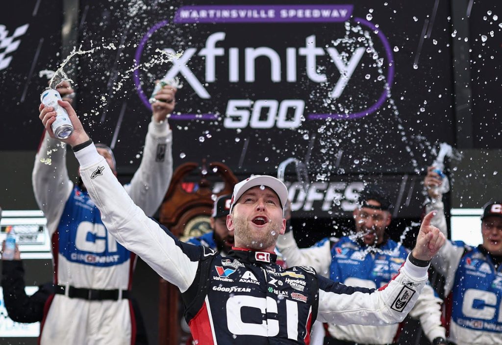 تم تعيين بطولة NASCAR 4: انضم ويليام بايرون وكايل لارسون إلى المجال المفتوح على مصراعيه