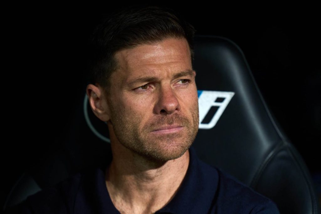 تسببت ثورة تشابي ألونسو في ريال مدريد في حدوث صدع مبكر مع النجوم الكبار