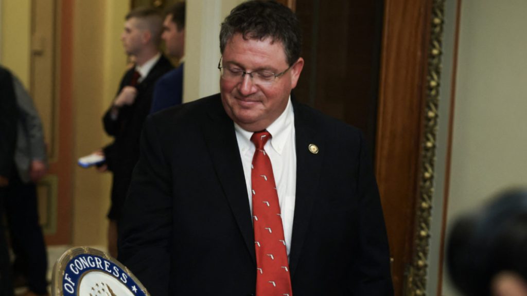 سفير قطر الأمريكي يوبخ عضو الكونجرس راندي فاين بعد مقابلة لورا لومر