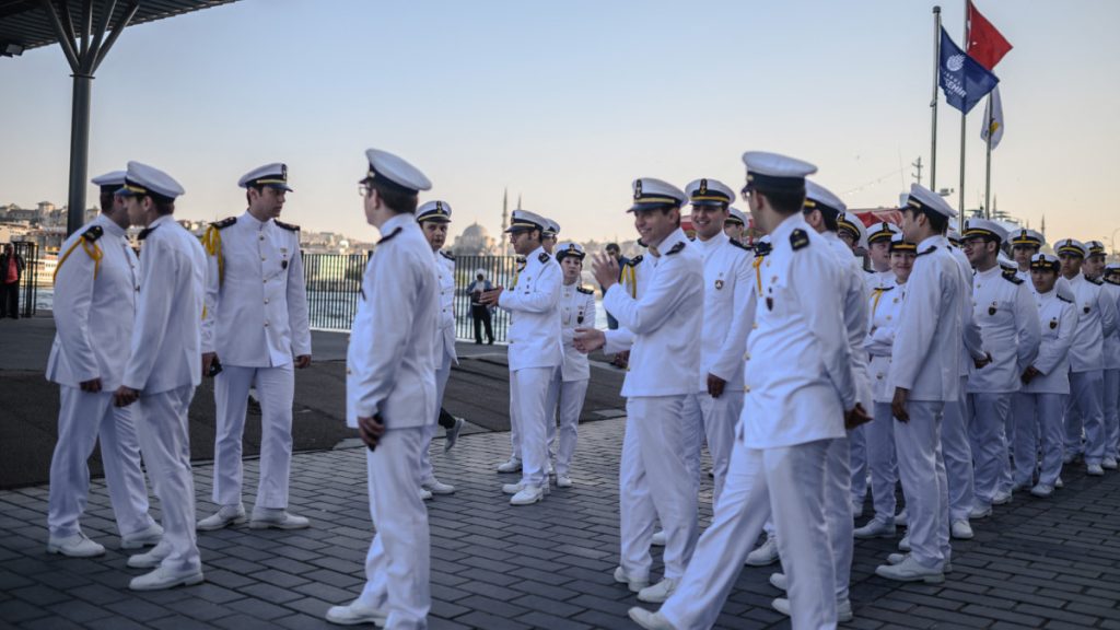 طلاب عسكريون سوريون يبدأون الدراسة في تركيا