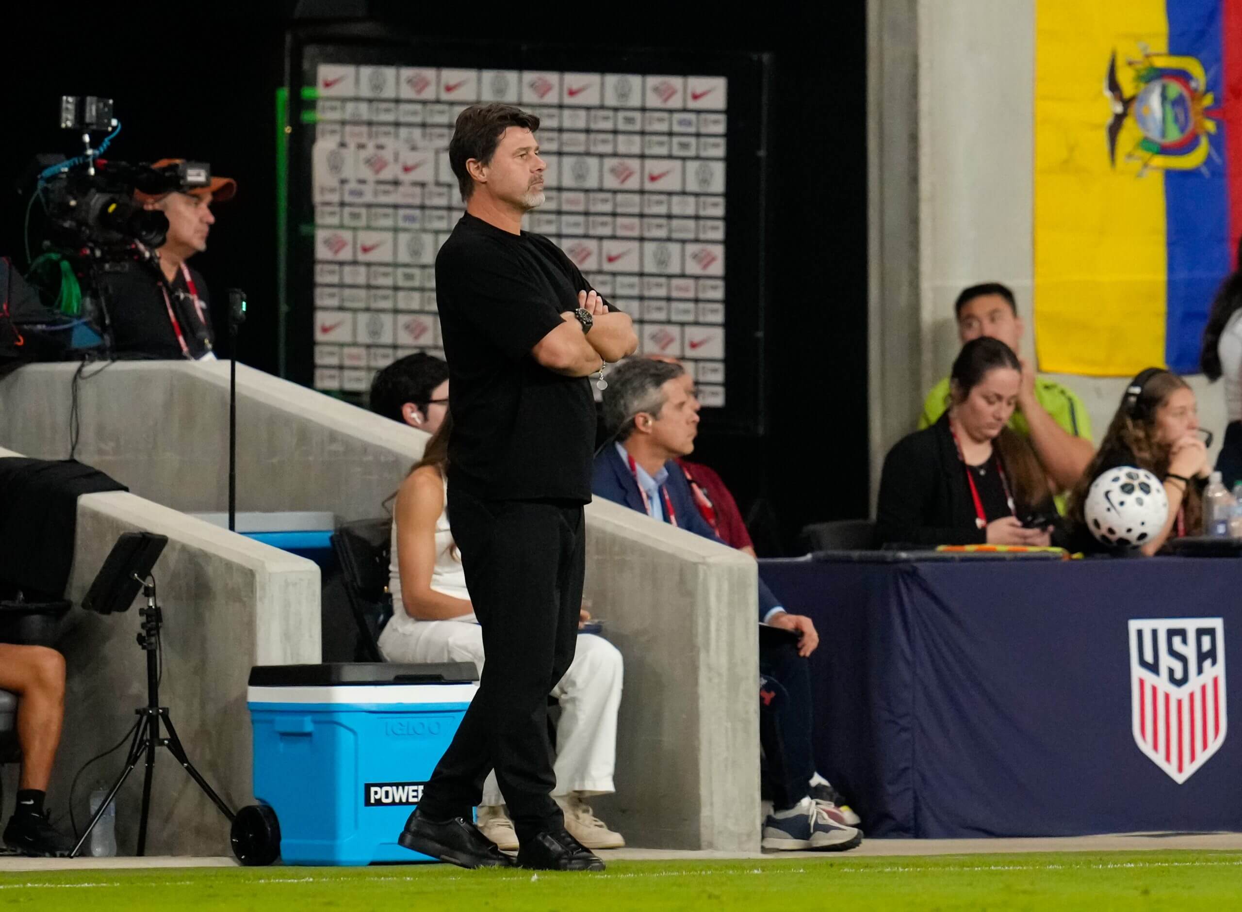 ماوريسيو بوتشيتينو المدير الفني لاتحاد كرة القدم الأمريكية في مباراة ودية أمام الإكوادور