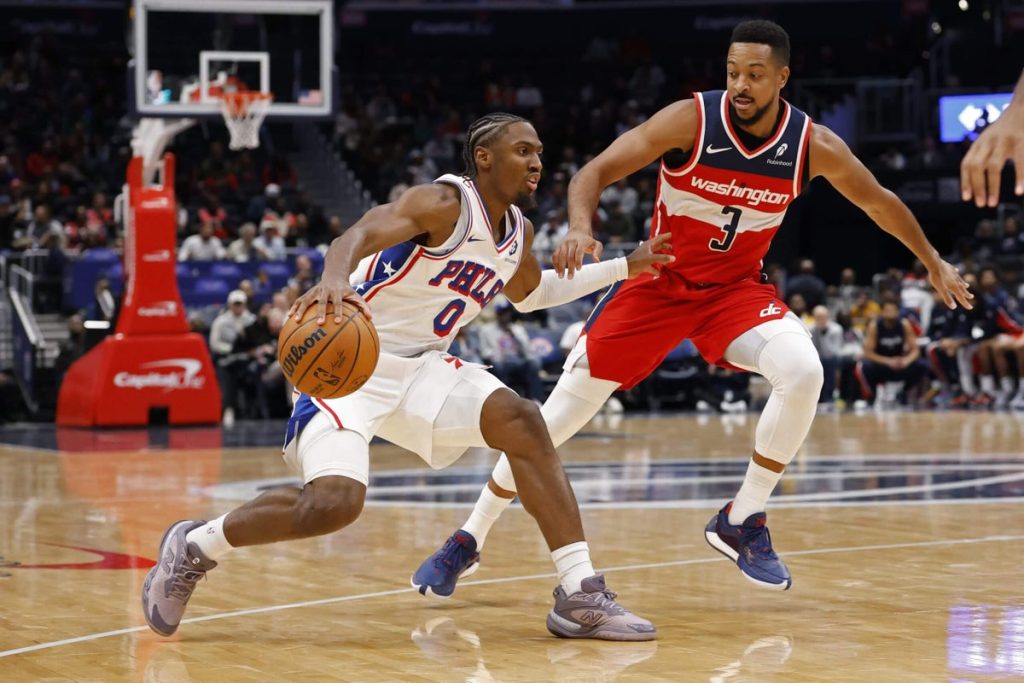 تغلب فريق 76ers على عجز قدره 19 نقطة، وتحسن إلى 4-0 بفوز الوقت الإضافي على ويزاردز