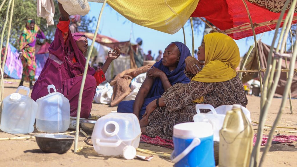 قال سكان وعمال إغاثة إن القوات شبه العسكرية السودانية قتلت المئات في مستشفى بدارفور