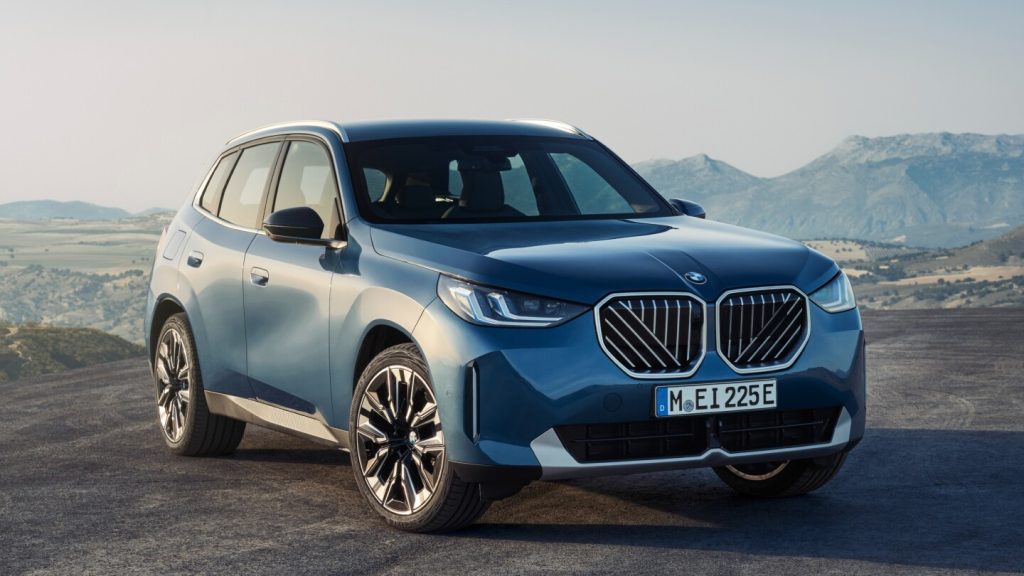 يقارن إدموندز بين سيارة BMW X3 الجديدة ومرسيدس بنز GLC