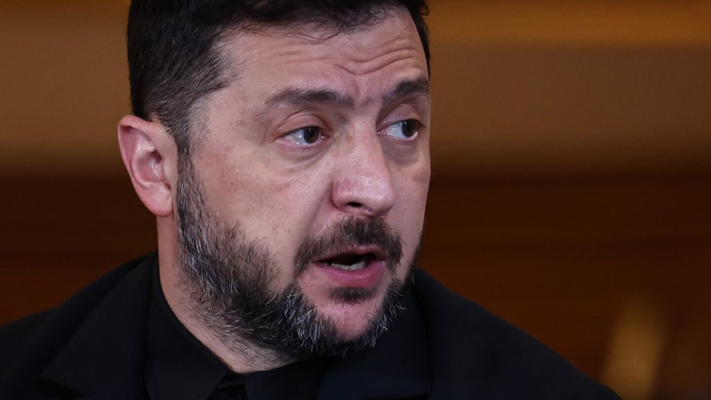 ويقول زيلينسكي إن الضربات بعيدة المدى التي نفذتها أوكرانيا خفضت قدرة روسيا على تكرير النفط بنسبة 20٪