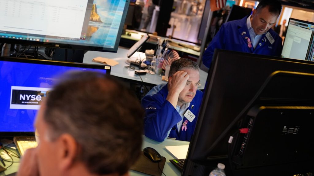 سجلت الأسهم الأمريكية أرقامًا قياسية بعد فترة من التعثر مع استمرار سعر الذهب في الارتفاع