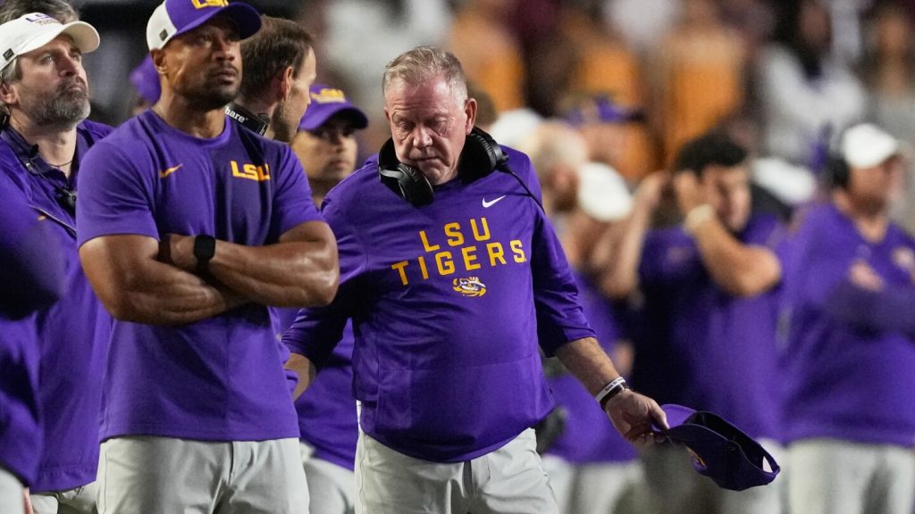يقول مصدر في وكالة أسوشييتد برس إن LSU تطرد المدرب بريان كيلي في الموسم الرابع من صفقته البالغة 100 مليون دولار والتي تبلغ مدتها 10 سنوات
