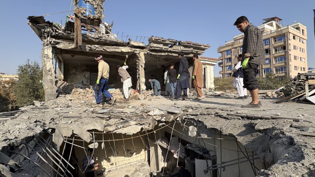 أفغانستان وباكستان يتوجهان إلى تركيا لإجراء الجولة الثانية من محادثات الأزمة