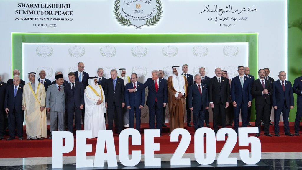 تكافح أوروبا لتجنب تهميشها من قبل خطط ترامب لتشكيل العالم