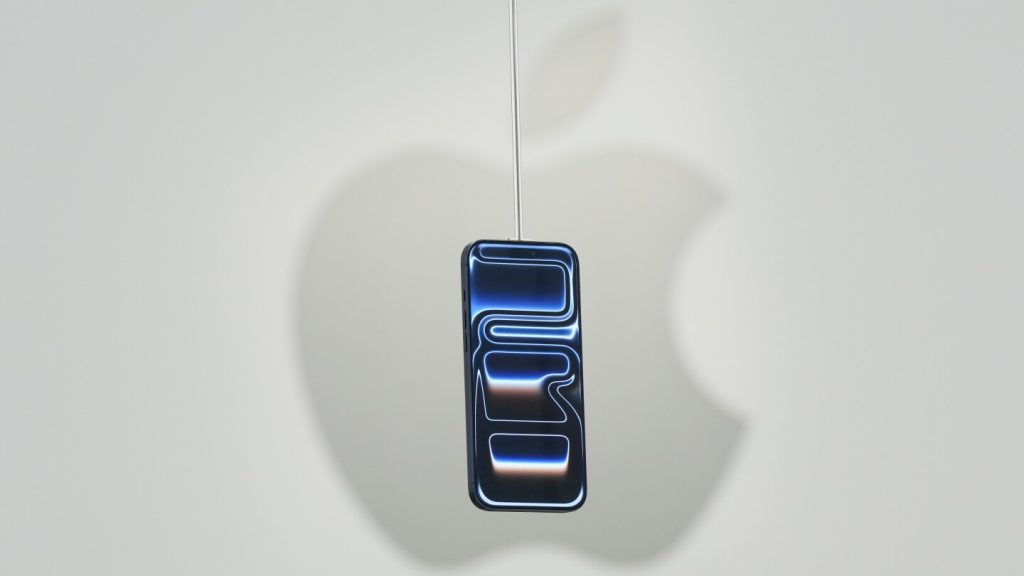 تقدم شركة Apple ربعًا قويًا على الرغم من تباطؤ مبيعات iPhone ومشكلات التكنولوجيا الاصطناعية المستمرة