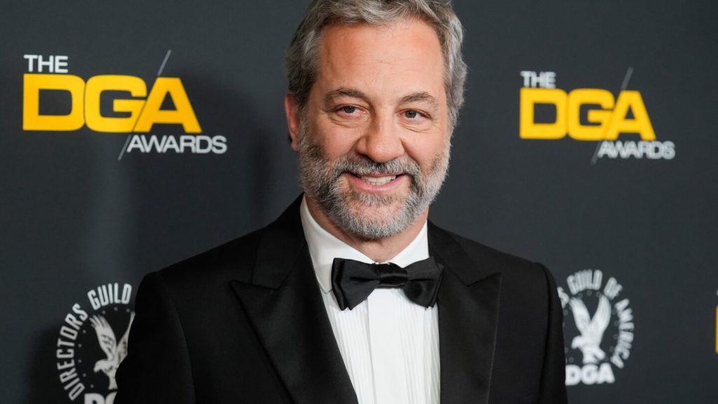 يرحب بنا جود أباتاو في حياته الكوميدية من خلال مذكرات سجل القصاصات المضيئة “Comedy Nerd”