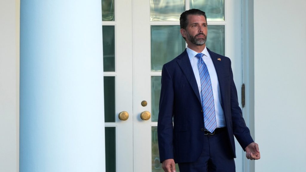 دونالد ترامب جونيور يسخر من احتجاجات “لا ملوك” ويشيد بنهج والده تجاه الشرق الأوسط في القمة السعودية