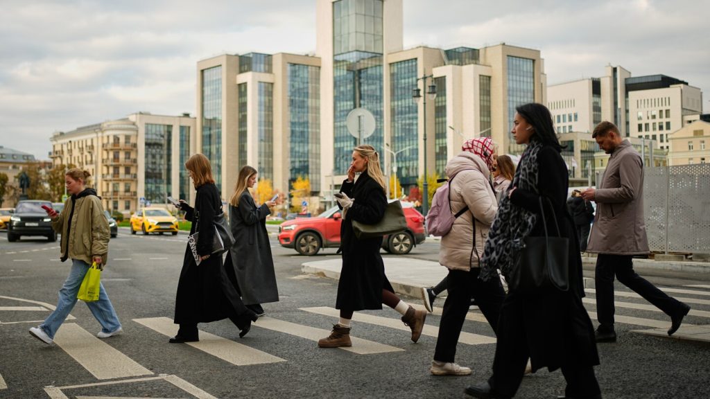 شركة النفط الروسية لوك أويل تبيع أصولها الدولية ردا على عقوبات ترامب