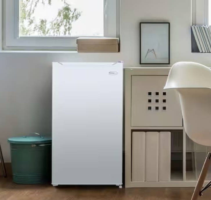 اسعار الثلاجات الصغيرة . مناسبة لوضعها في مكتب أو لغرفة النوم 2025 . 2026 السعودية