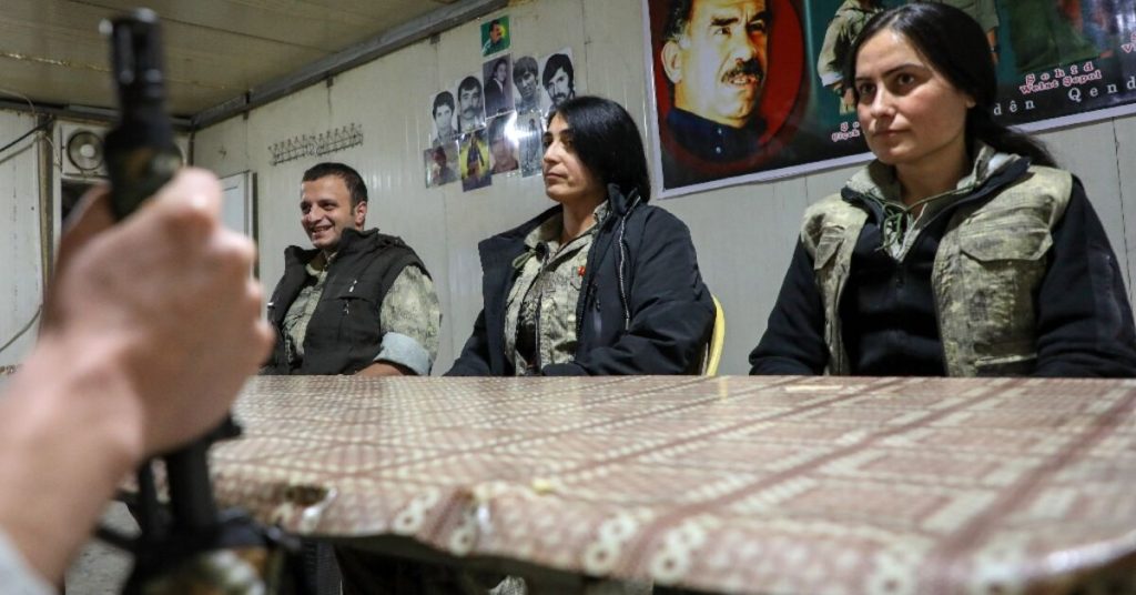 تَدْعُو حزب العمال الكردستاني (PKK) تركيا لإِطْلاق سراح أوجهلان لِتَطْوِير عملية السلام.