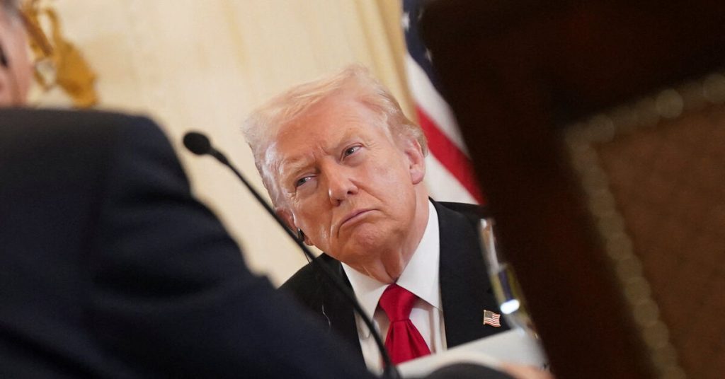 ويقول ترامب إن إيران تتساءل عما إذا كان من الممكن رفع العقوبات الأمريكية