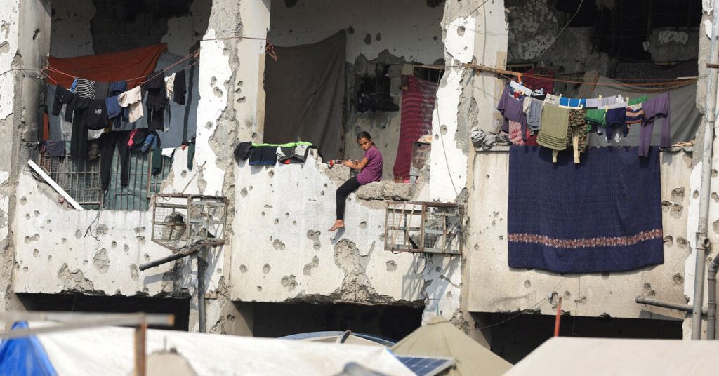 عواصف غزة تتسبب في فيضانات وصرف صحي ملوث ومعاناة في المخيمات.