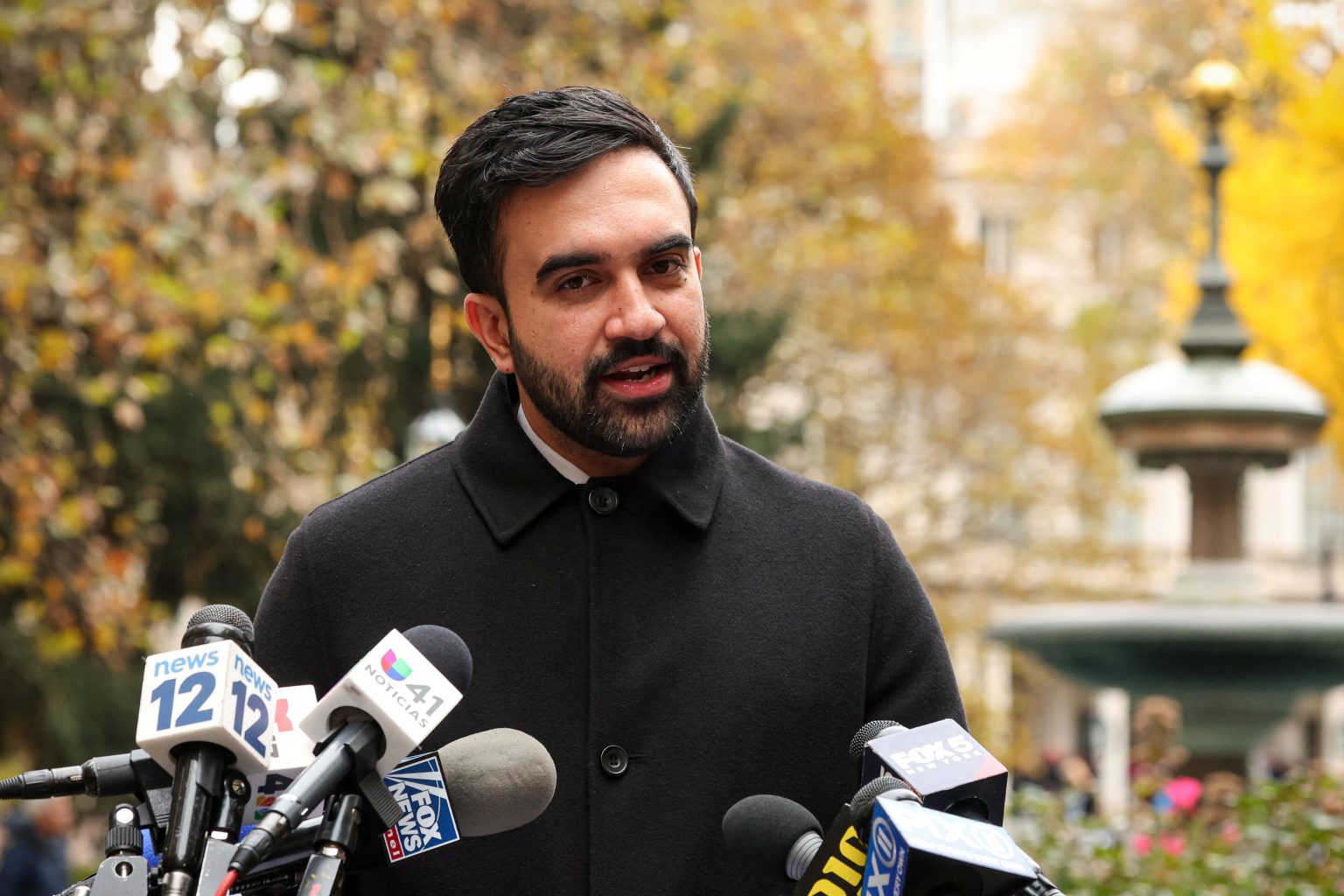 ترامب يلتقي برئيس بلدية نيويورك المنتخب مامداني.