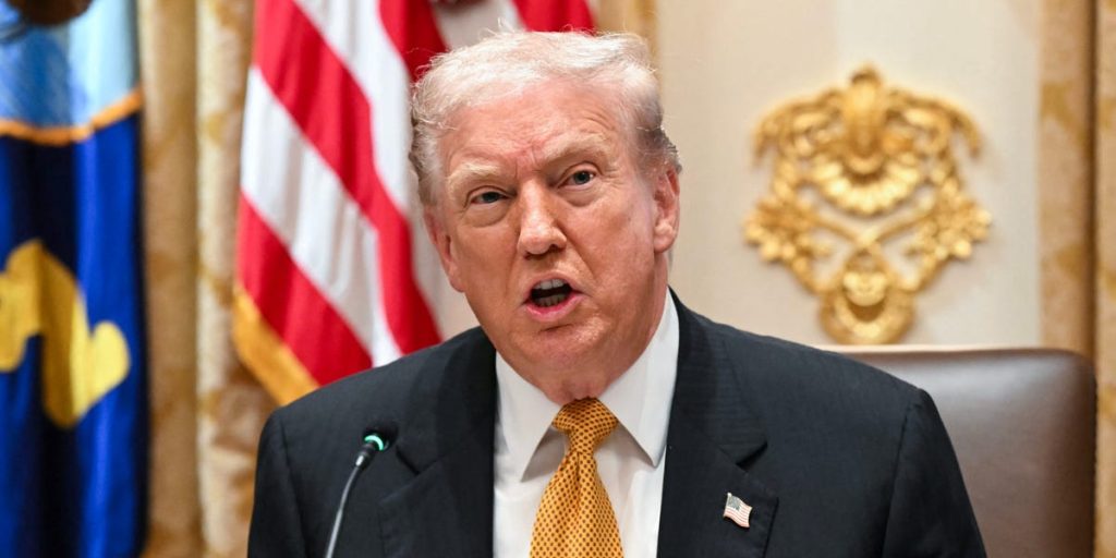 إدارة ترامب تأمر الولايات بإرجاع استحقاقات برنامج المساعدة الغذائية التكميلية (SNAP) لشهر نوفمبر.