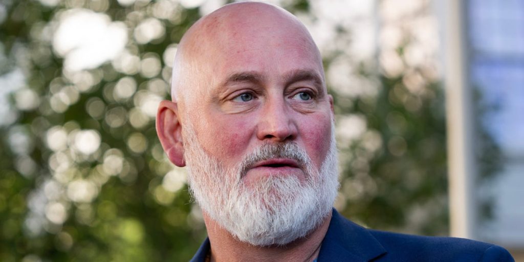 نائب جمهوري يقود دراجته النارية إلى واشنطن قائلا إن الرحلات الجوية غير موثوقة جدا