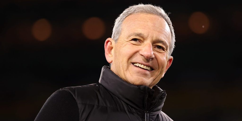 الرئيس التنفيذي لشركة ديزني بوب إيغر يريد من الناس استخدام الذكاء الاصطناعي لإنشاء محتوى خاص بهم لصالح ديزني+