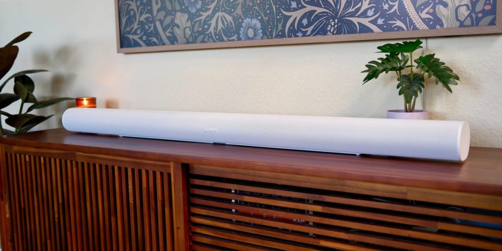 أفضل شاشات الصوت من Sonos لعام 2025: أيهما تختار، Arc Ultra أم Beam أم Ray؟