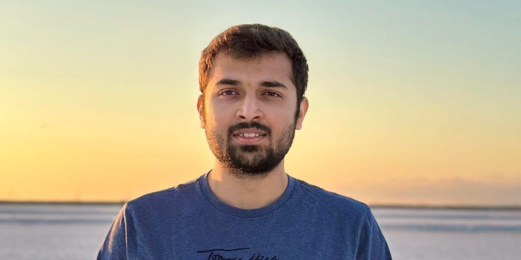 موظف في الذكاء الاصطناعي لدى جوجل يشرح أهمية طلب المساعدة في التطوير المهني.