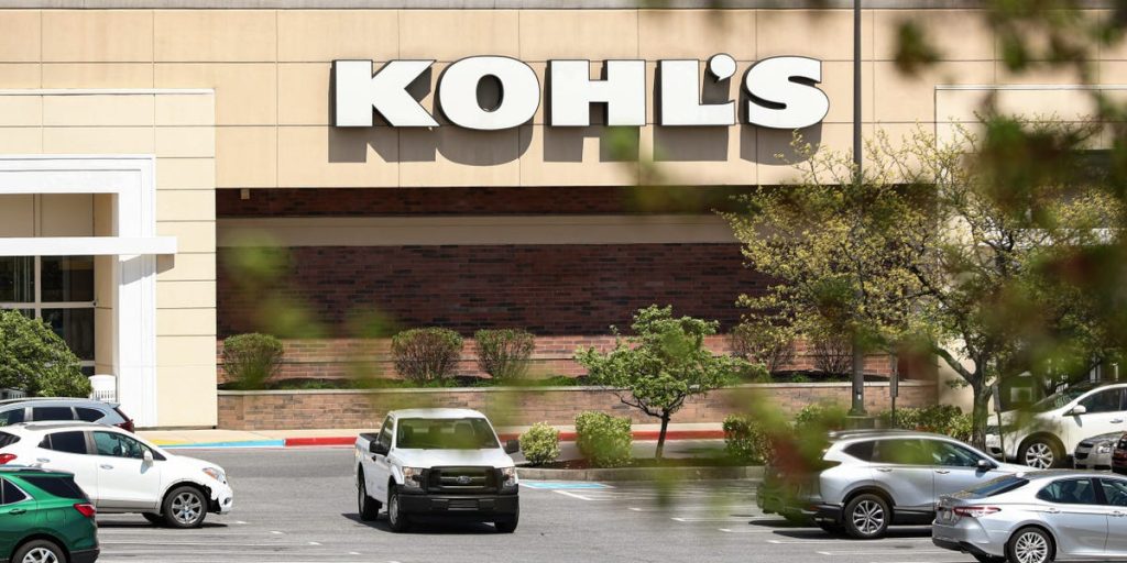 كوهلز (Kohl’s) تشهد ارتفاعًا مجددًا في أسهمها، لكن الارتفاع ليس مدفوعًا بتكهنات رديت وحدها.