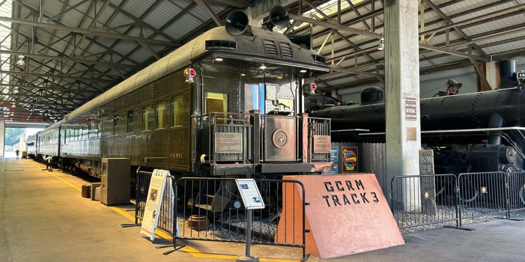 واشنطن: الرؤساء الأمريكيون استخدموا عربة قطار فاخرة قبل الطائرة الرئاسية “إير فورس وان”.