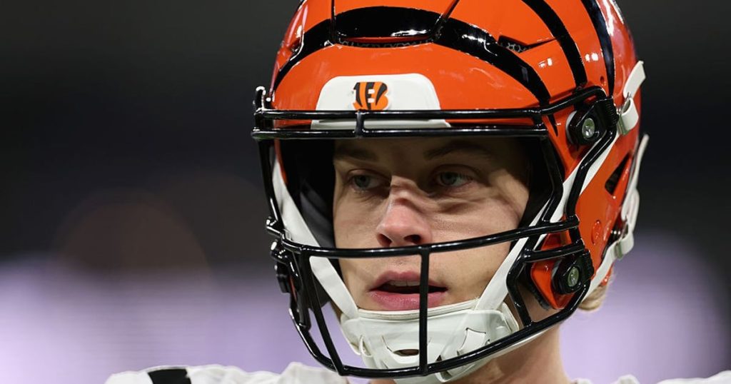 فوز فريق سينسيناتي على بالتيمور في مباراة (عيد الشكر) بدوري كرة القدم الأمريكية.