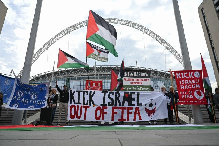 تجمع عشرات الآلاف من التوقيعات في إنجلترا للمطالبة بمنع إسرائيل من ممارسة كرة القدم