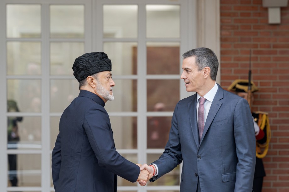 إسبانيا وعمان تضفيان الطابع الرسمي على العلاقات الوثيقة من خلال معاهدة دولية ومذكرات تفاهم متعددة