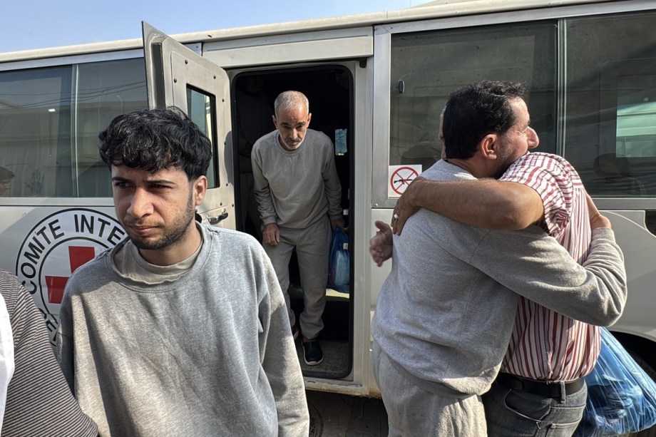 إسرائيل تفرج عن 5 معتقلين فلسطينيين من غزة بعد ظروف سجن قاسية