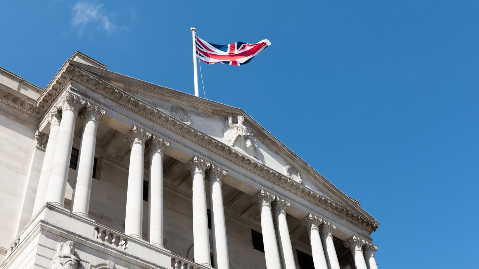 خط الجنيه الإسترليني مقابل الدولار عند 1.3000: هل يخترق أم يصحح بنهاية العام؟