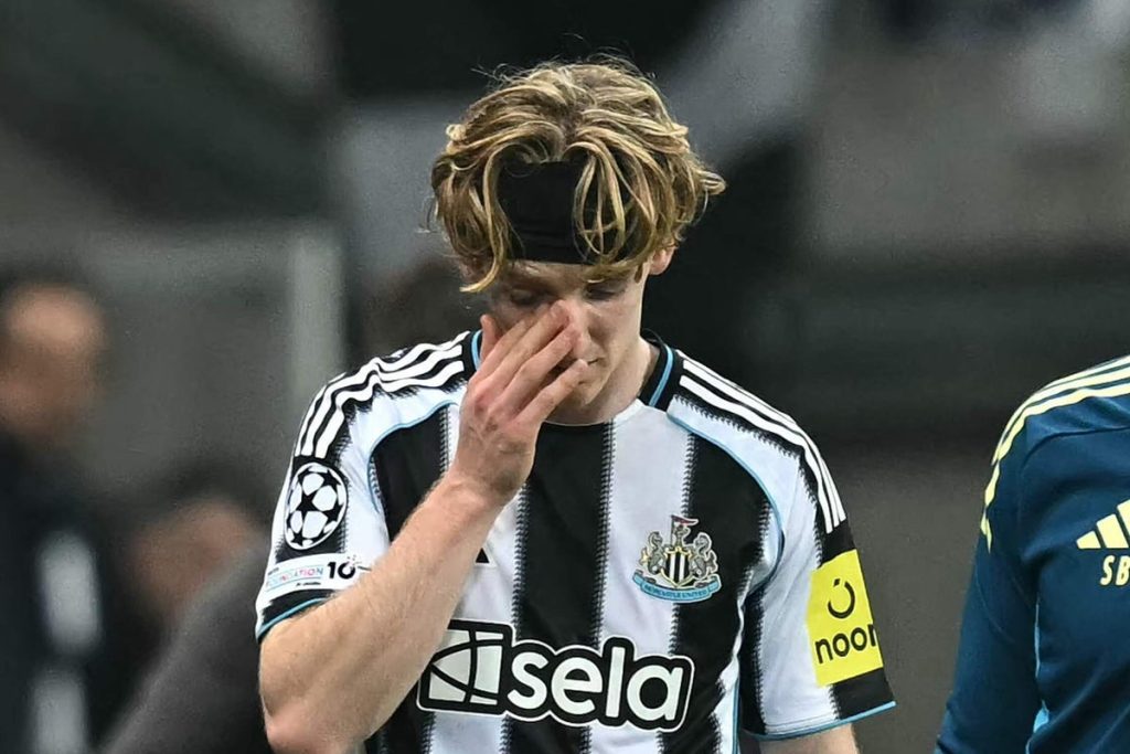 من المقرر أن يغيب أنتوني جوردون عن رحلة نيوكاسل إلى برينتفورد بسبب إصابة في الفخذ