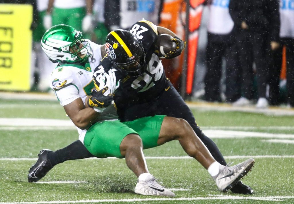 دروس الأسبوع الحادي عشر من مباراة كرة القدم في الكليات: لجنة الأوراق المالية والبورصة (SEC) ترتفع والعشرة الكبار يتعرقون