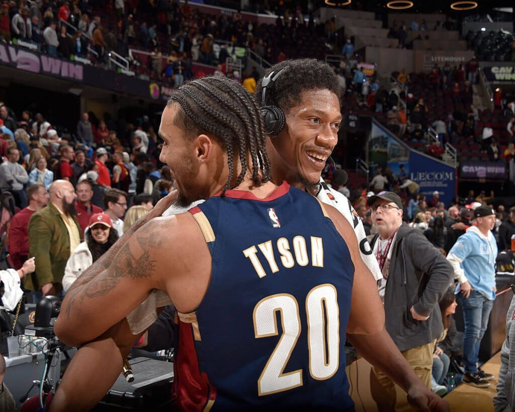 دي أندريه هانتر لاعب كافالييرز يكسر كاحلي لاعب بولز جوش جيدي مع كروس سيئ