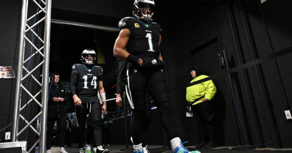 مباشر: تغطية مباراة الدببة ضد الإيجلز (Black Friday) وتوقعاتها وفرص الفوز.