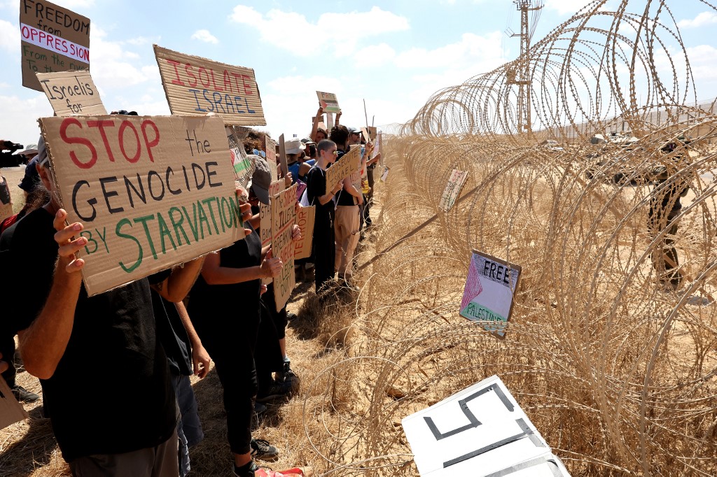 مهندس خطة تجويع غزة مدعو لحضور مؤتمر اليسار الإسرائيلي