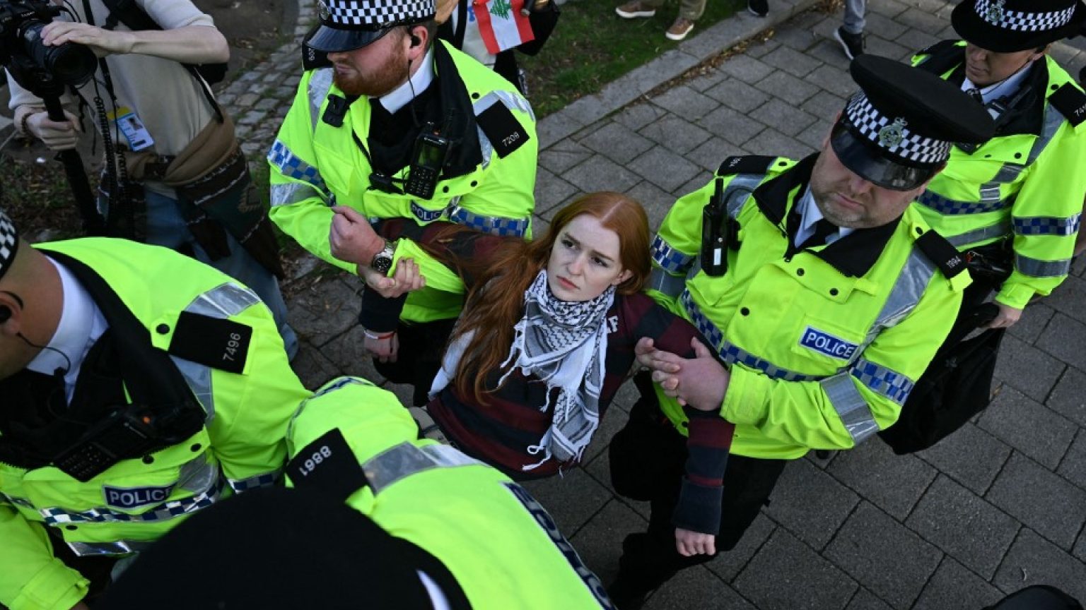 الأسير الرابع من “الحركة الفلسطينية” يبدأ إضراباً عن الطعام احتجاجاً على “الانتهاكات الممنهجة”