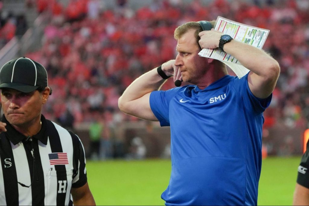 ريت لاشلي، SMU يضع اللمسات الأخيرة على تمديد العقد لجعله أحد المدربين الأعلى أجرًا: المصدر